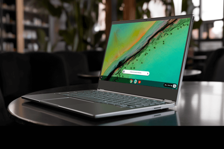 Lenovo_Chromebook_S330_in_the_foreground